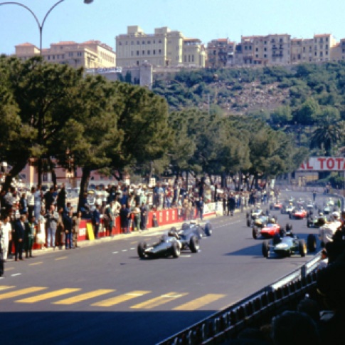 Départ à Monaco en première ligne aux côtés de Graham Hill Départ à Monaco en première ligne aux côtés de Graham Hill